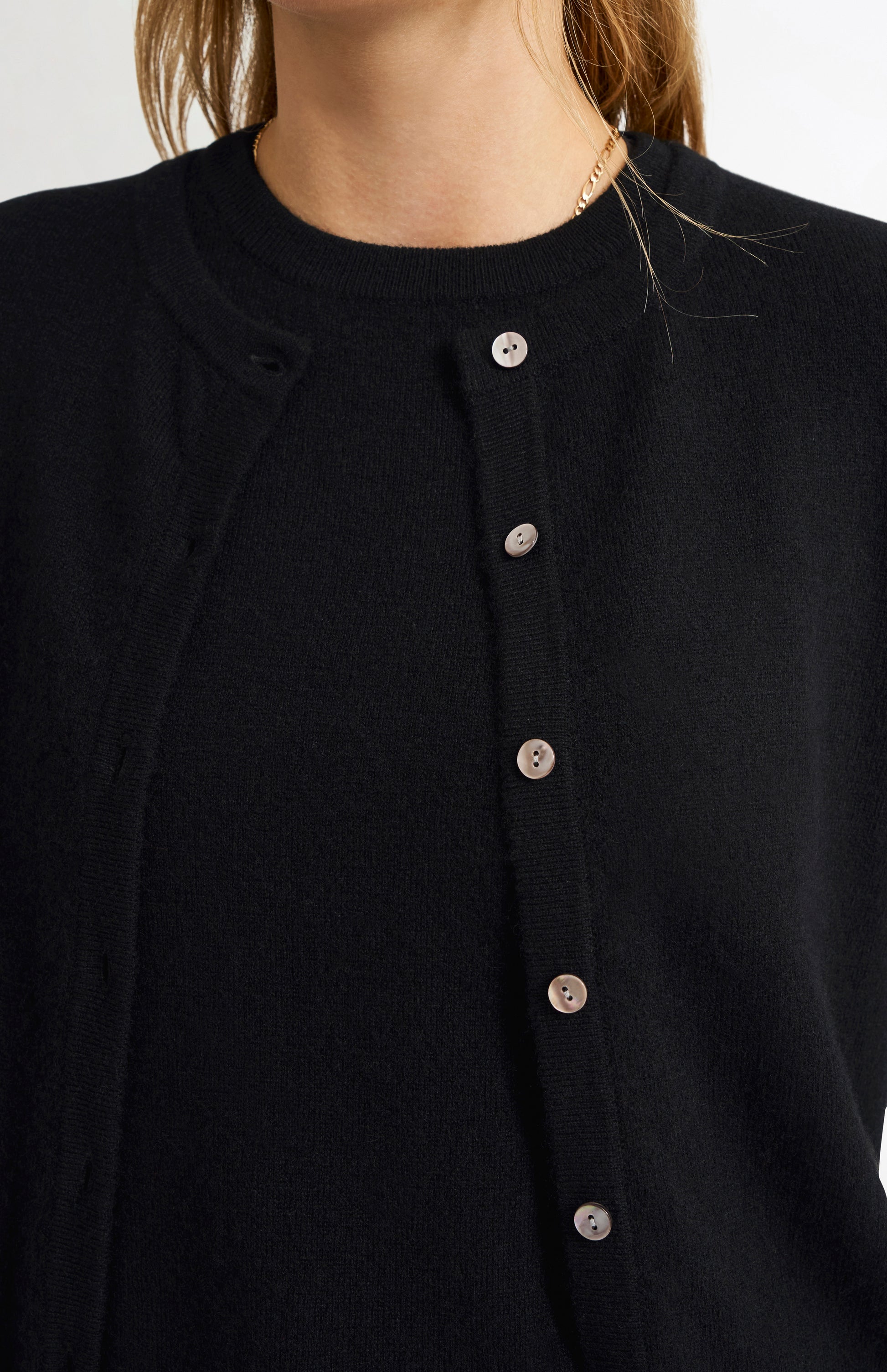 Pringle Women's Classic Round Neck Cashmere Cardigan In Black button detail