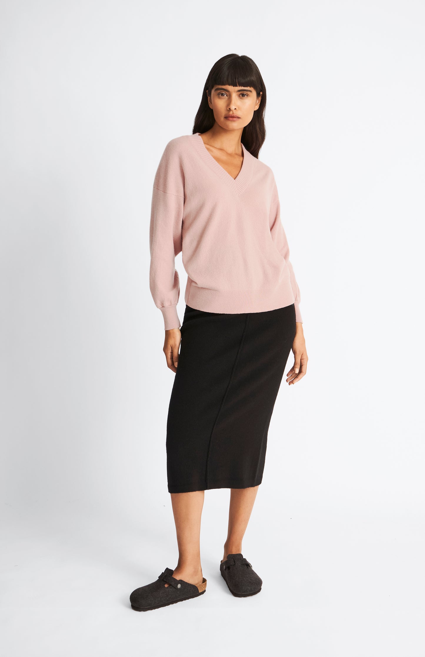 Pringle of Scotland Lightweight V Neck Cashmere Jumper In Dusty Pink on model full length