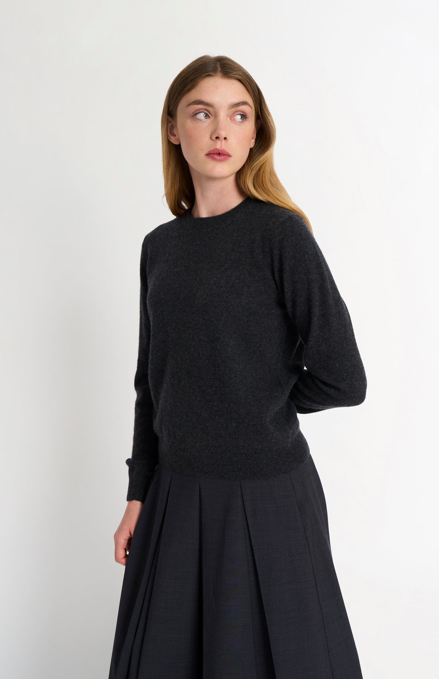 Women's Classic Crew Neck Cashmere Jumper In Charcoal Melange