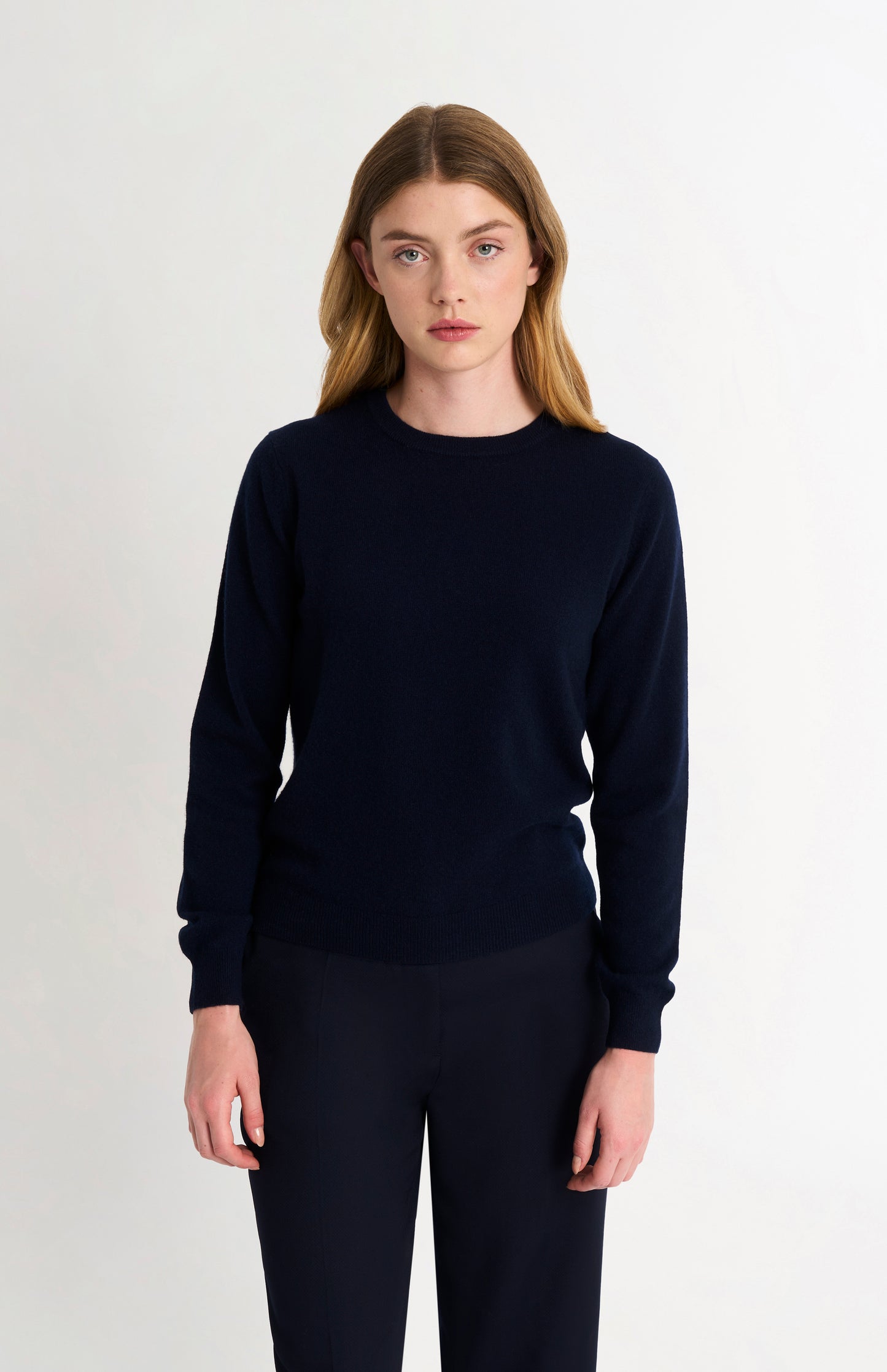 Women's Classic Crew Neck Cashmere Jumper In Navy