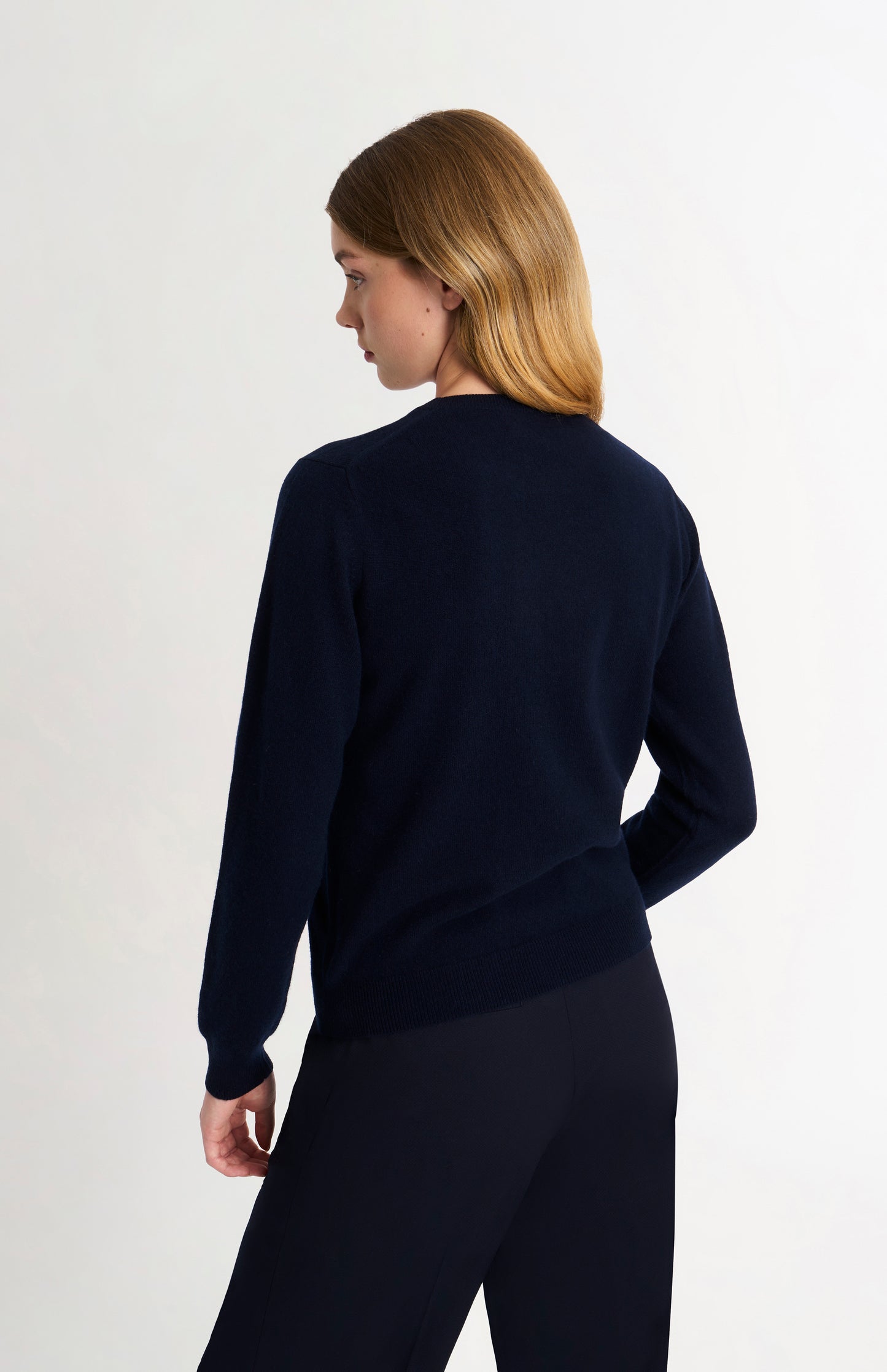 Women's Classic Crew Neck Cashmere Jumper In Navy