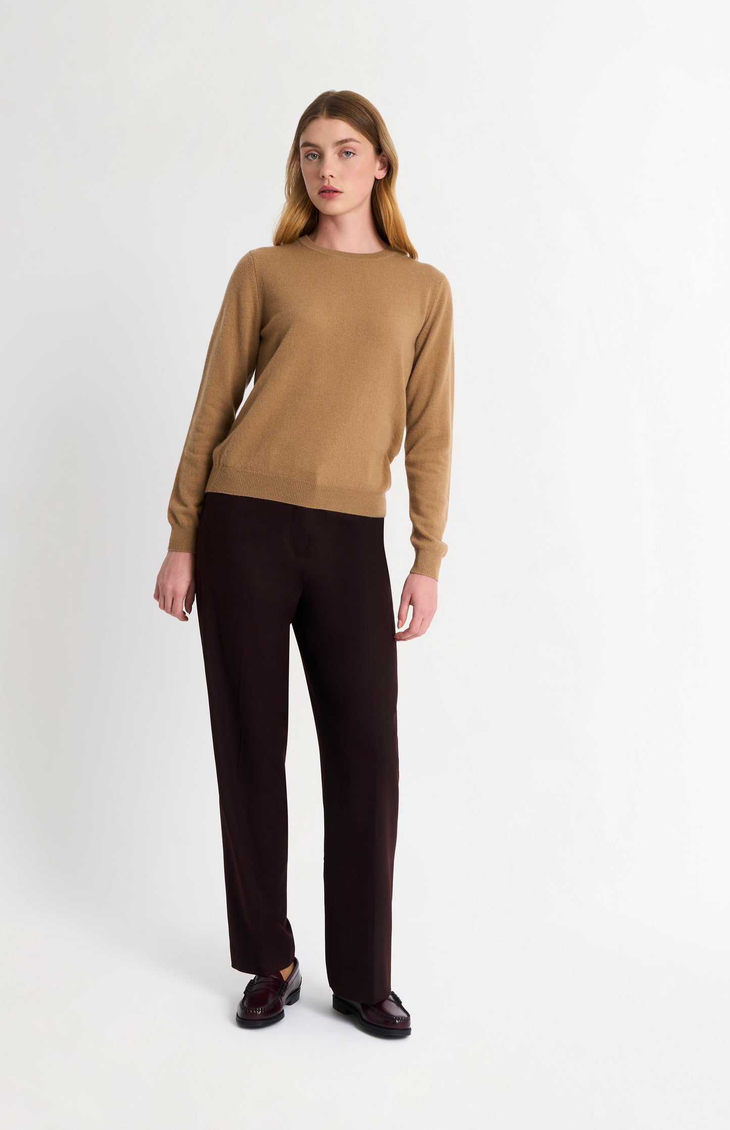 Women's Classic Crew Neck Cashmere Jumper In Camel