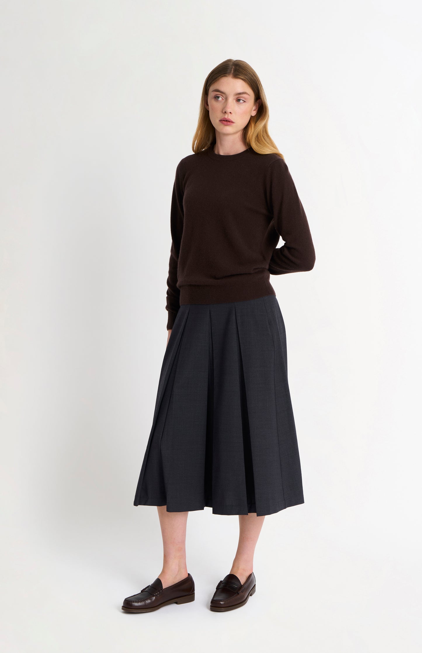 Women's Classic Crew Neck Cashmere Jumper In Dark Brown