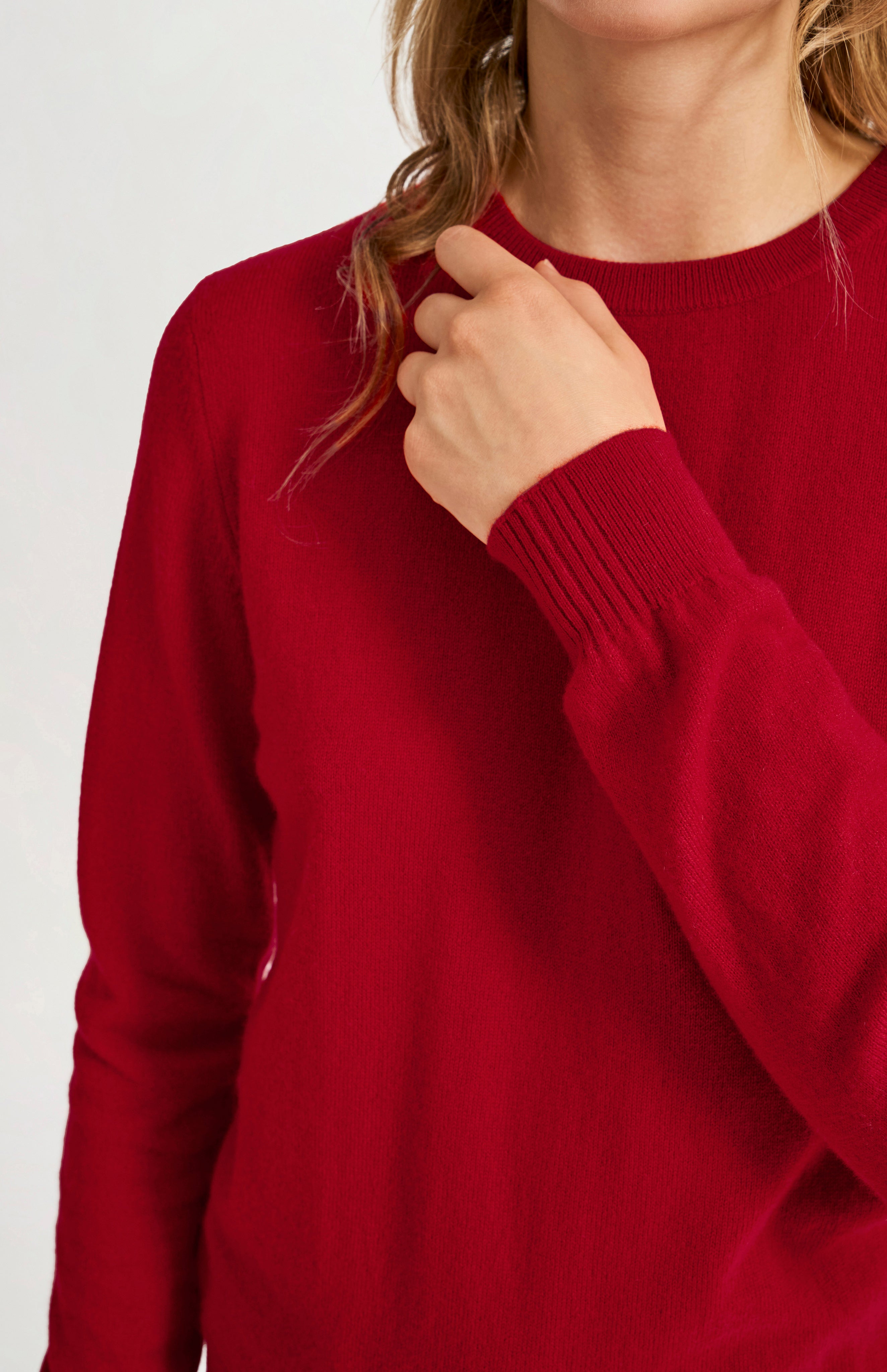 Womens Classic Round Neck Cashmere Jumper In Scarlet