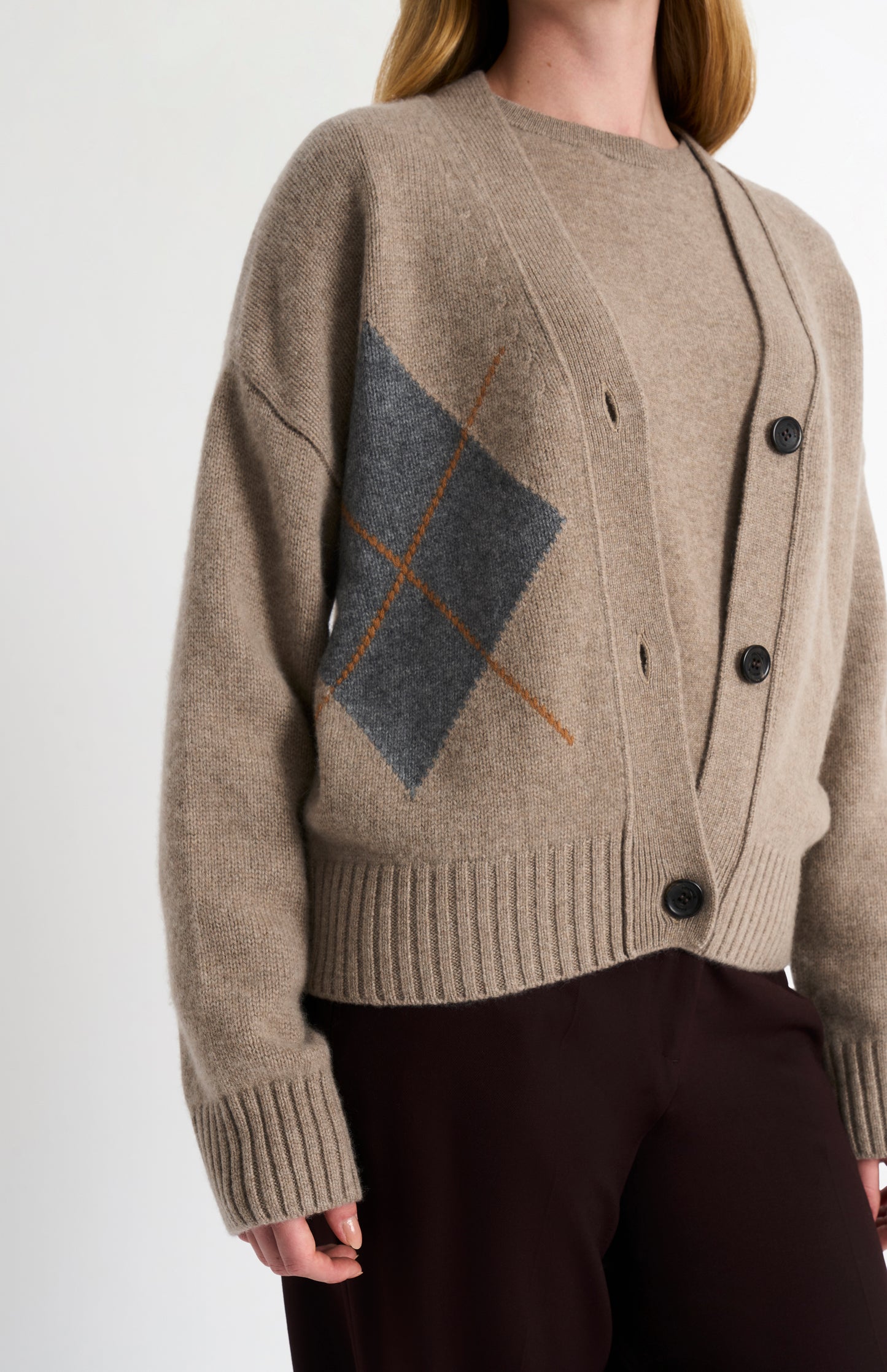 Women's Chunky Argyle Cashmere Cardigan in Mushroom And Grey