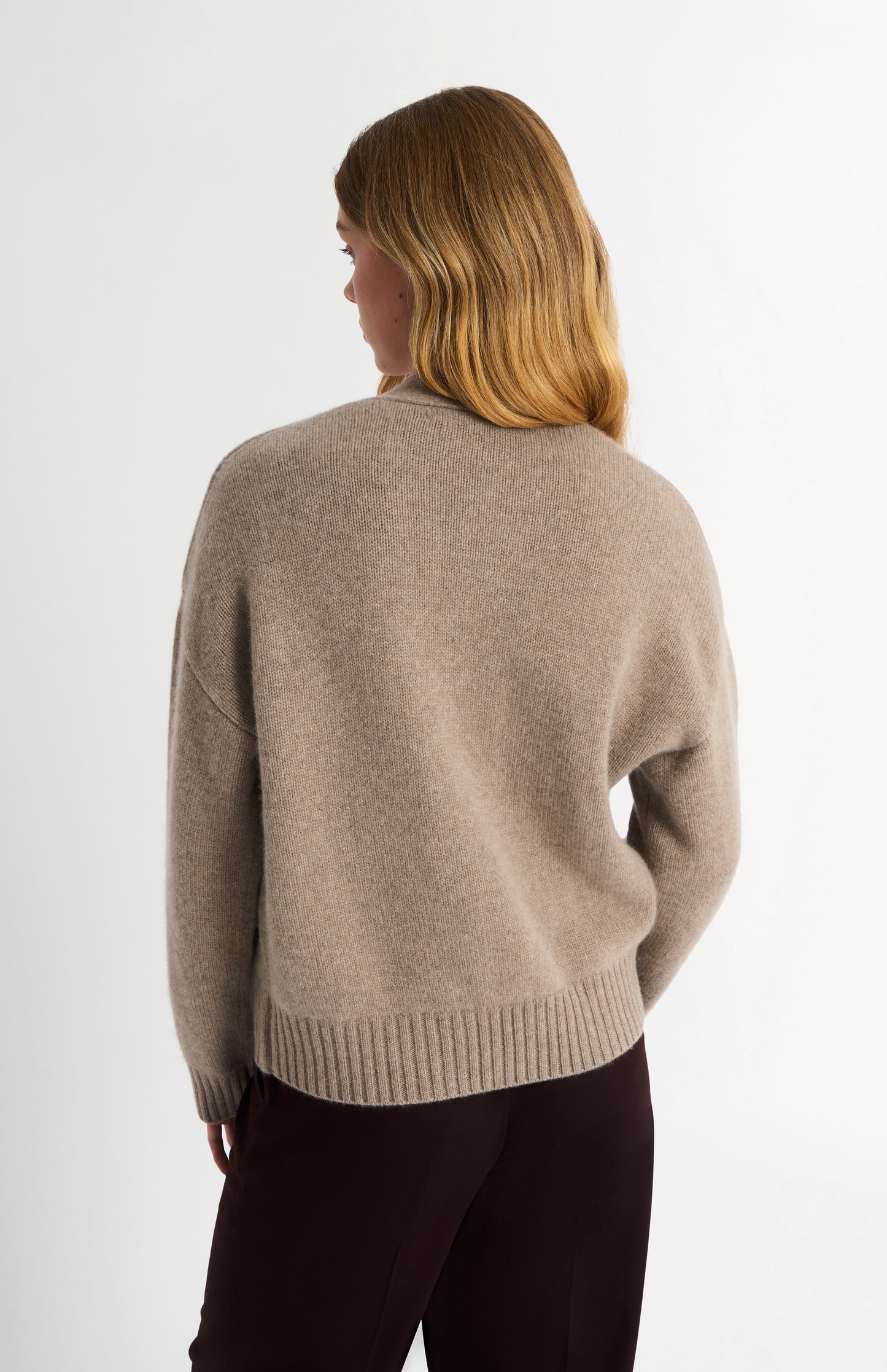 Women's Chunky Argyle Cashmere Cardigan in Mushroom And Grey