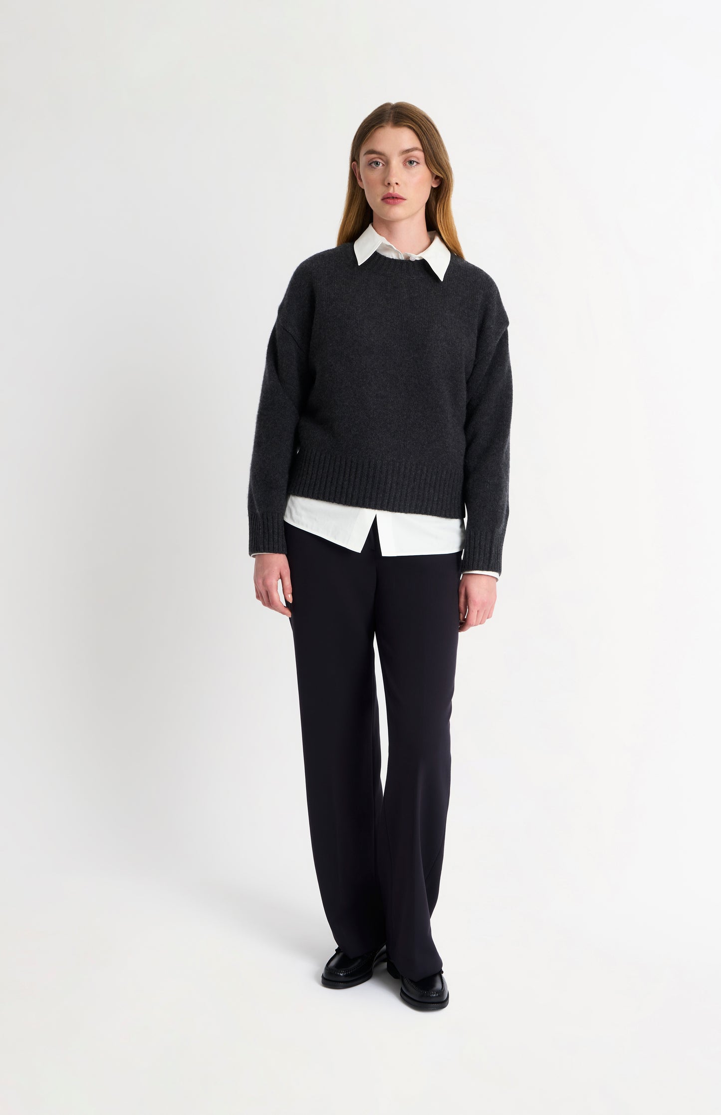 Women's Crew Neck Chunky Cashmere Jumper In Charcoal Mealnge