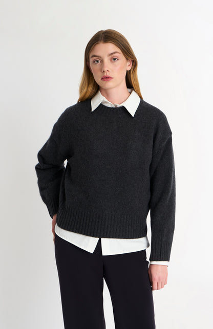 Women's Crew Neck Chunky Cashmere Jumper In Charcoal Mealnge