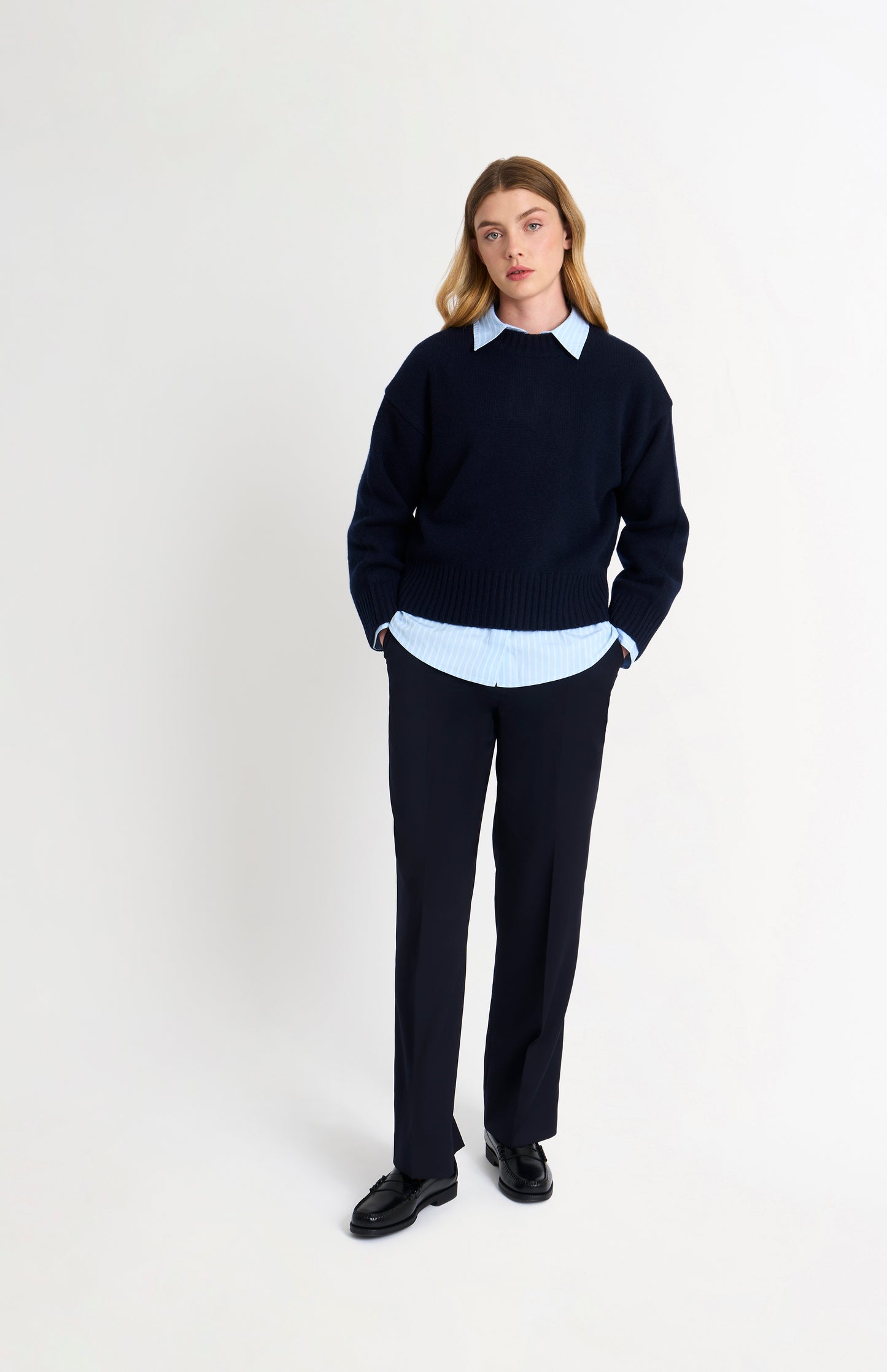 Women's Crew Neck Chunky Cashmere Jumper In Navy Blue
