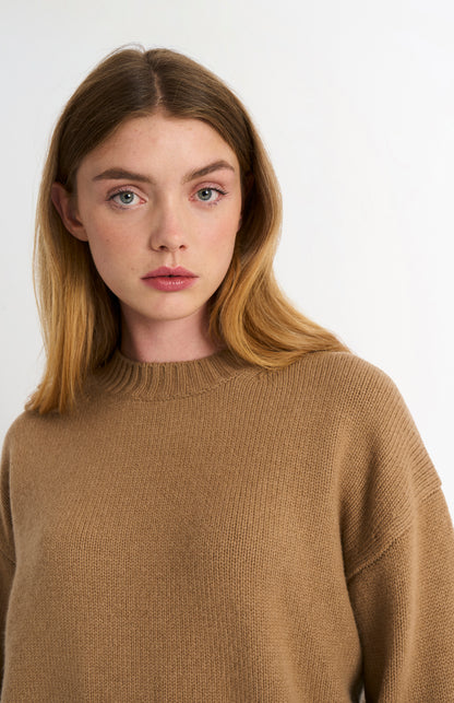 Women's Crew Neck Chunky Cashmere Jumper In Camel