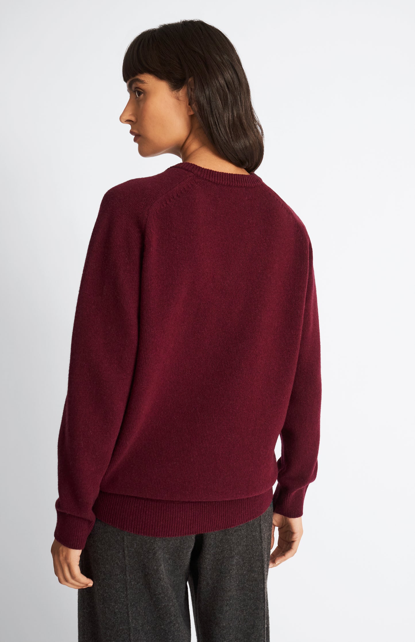 Women's Archive V Neck Lambswool Blend Jumper In Claret