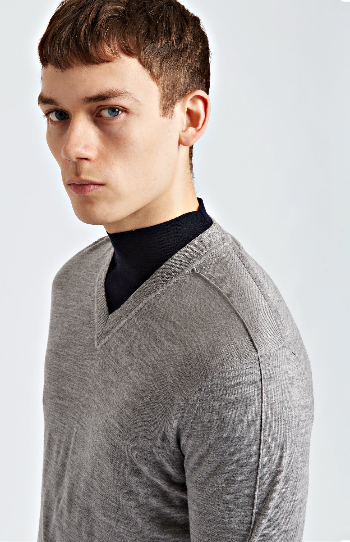 Men's V Neck Merino Wool Jumper In Light Grey Melange neck detail - Pringle of Scotland