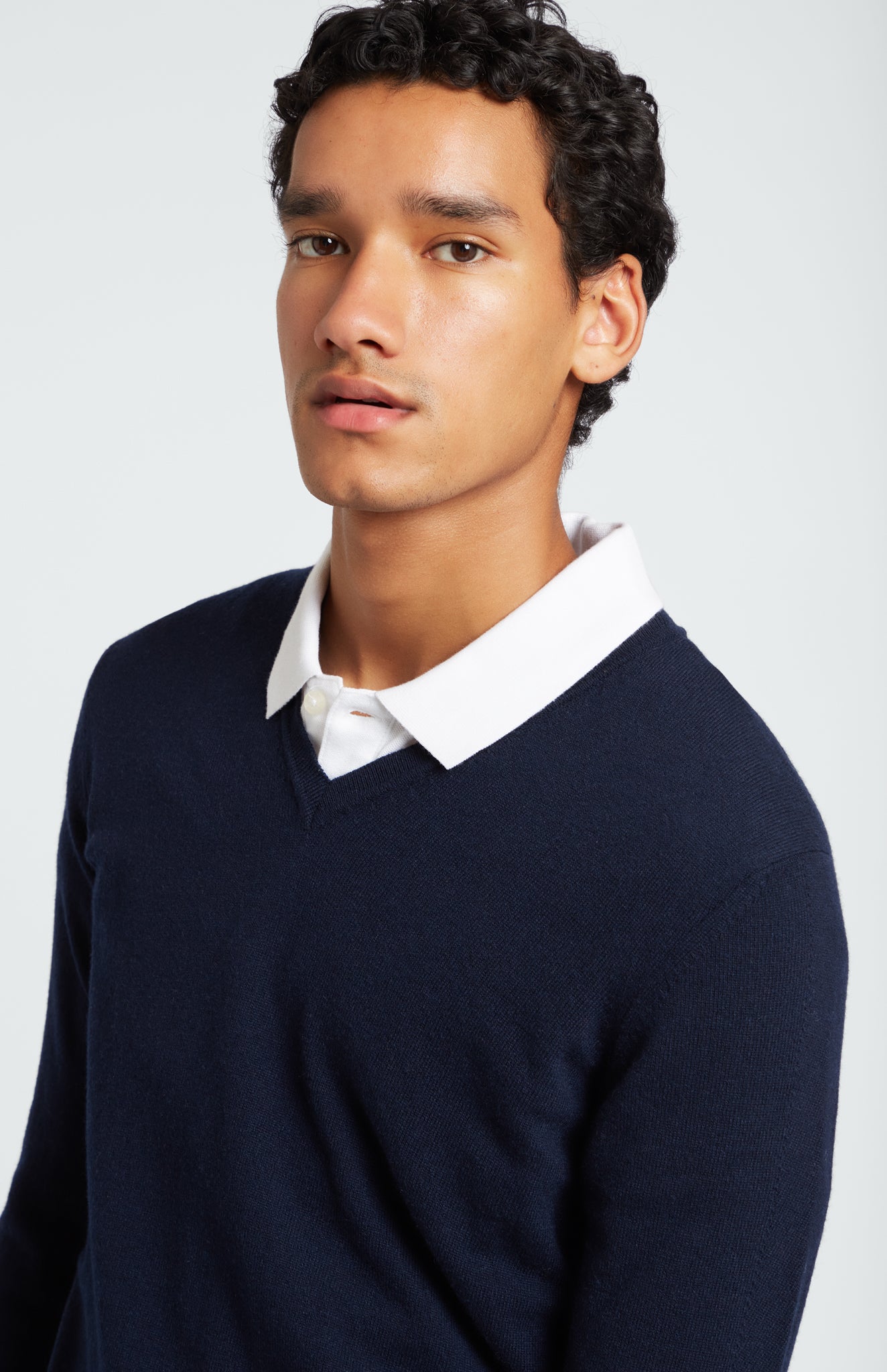 Men's Navy V Neck Cashmere Jumper Details - Pringle of Scotland