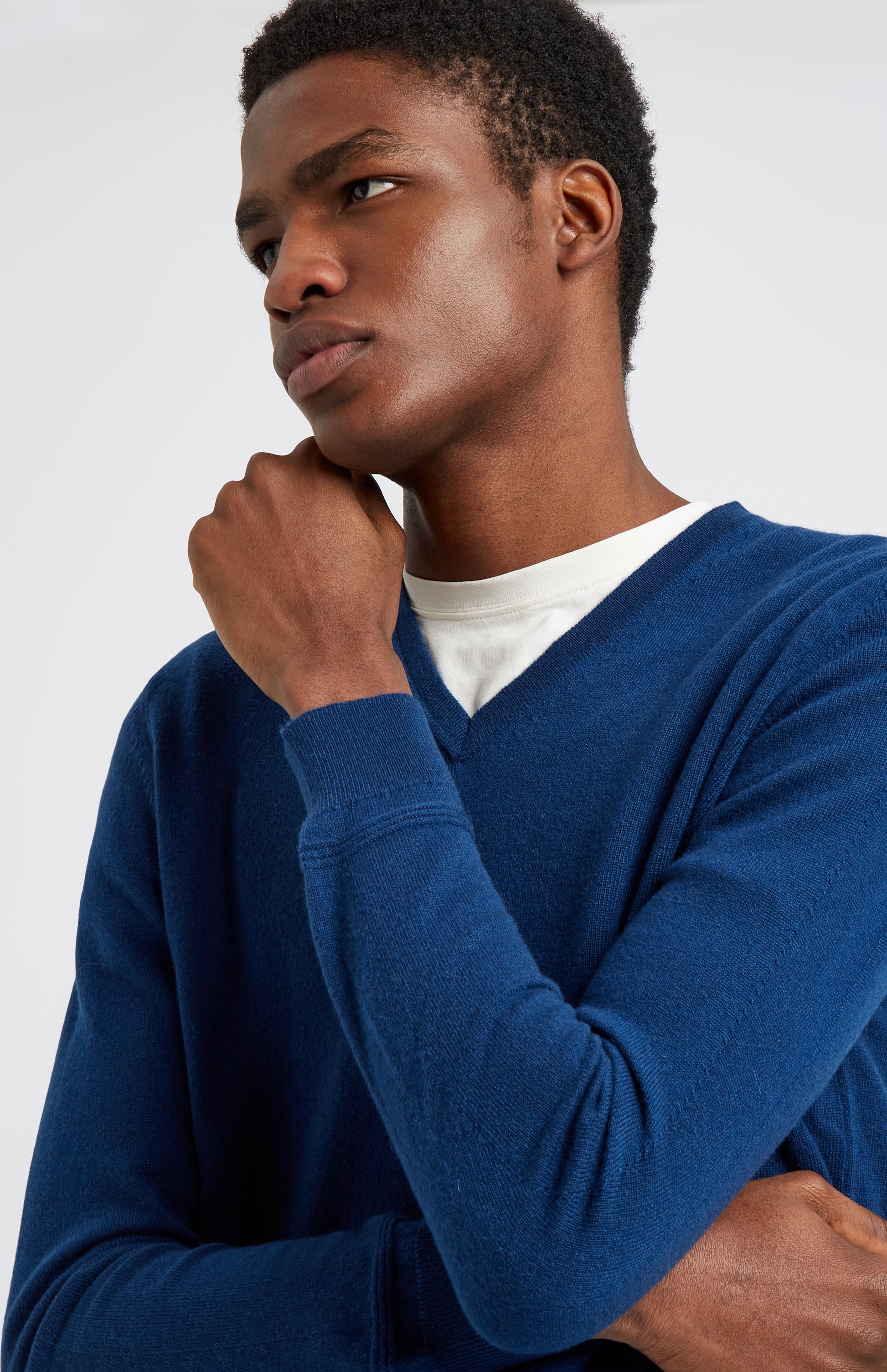 Pringle of Scotland Men's Classic V Neck Cashmere Jumper In Atlantic neck detail