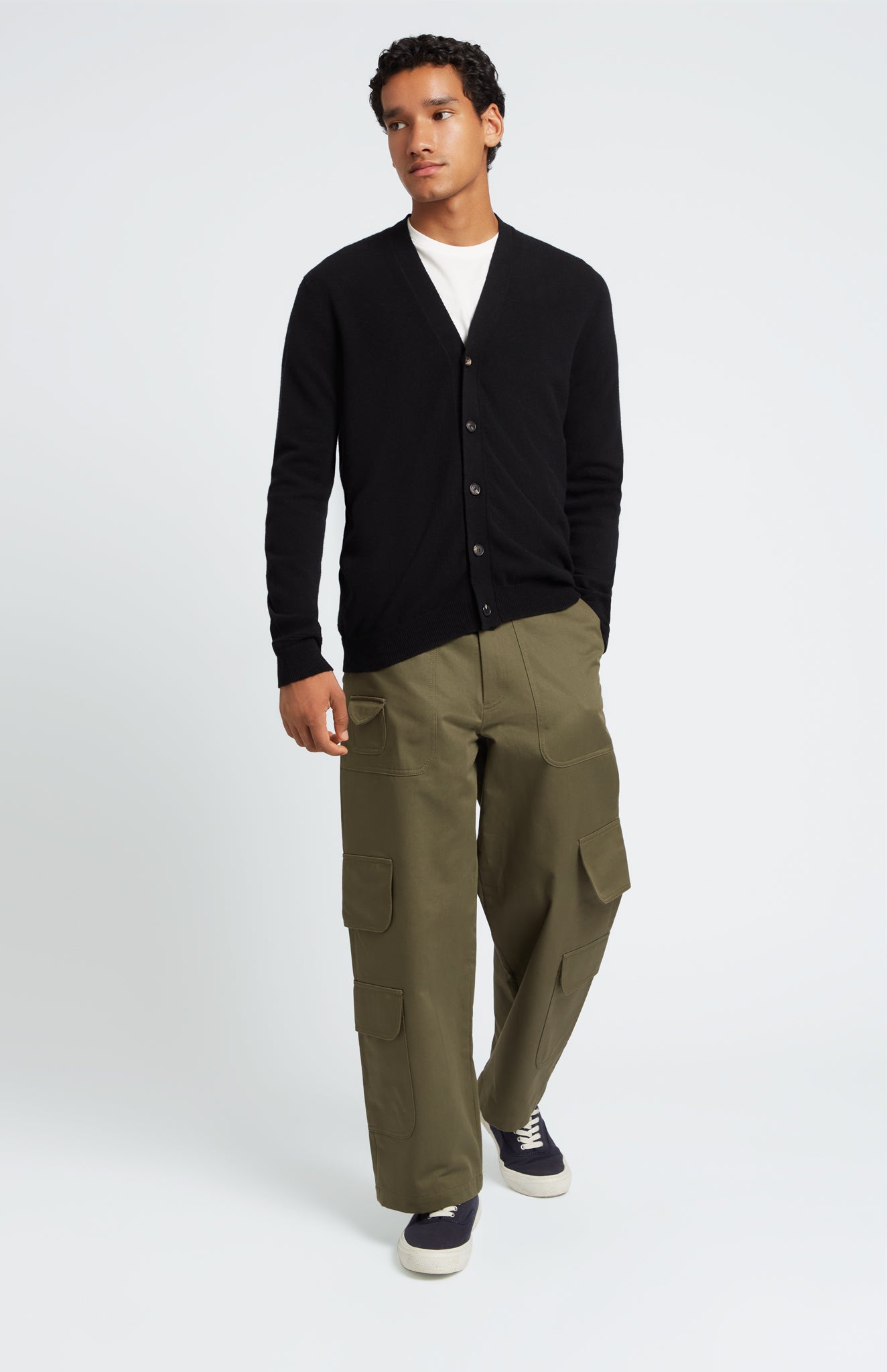 Men's V Neck Cashmere Cardigan In Black - Pringle of Scotland