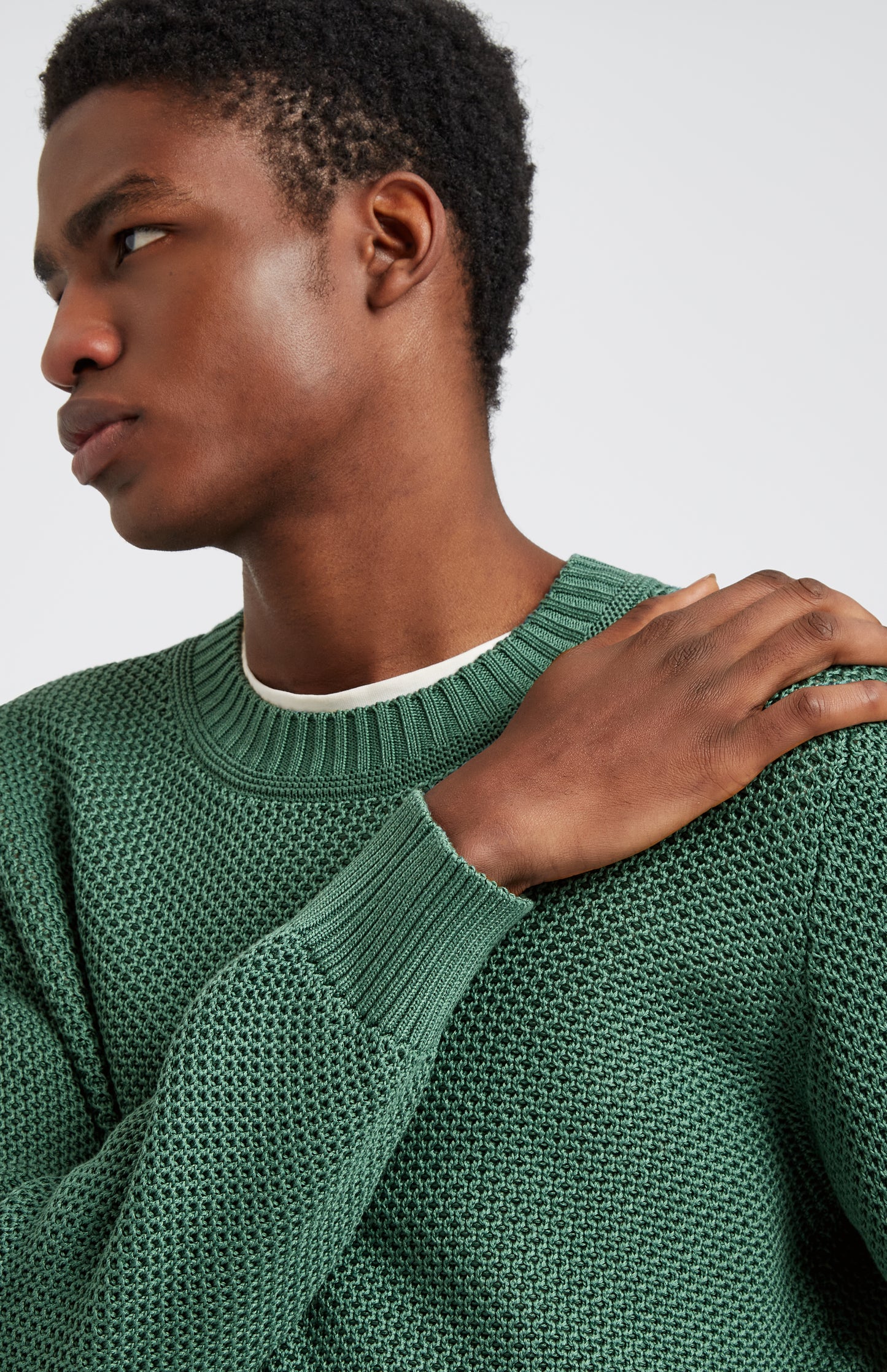 Pringle of Scotland Men's Round Neck Cotton Jumper in Forest Green neck detail