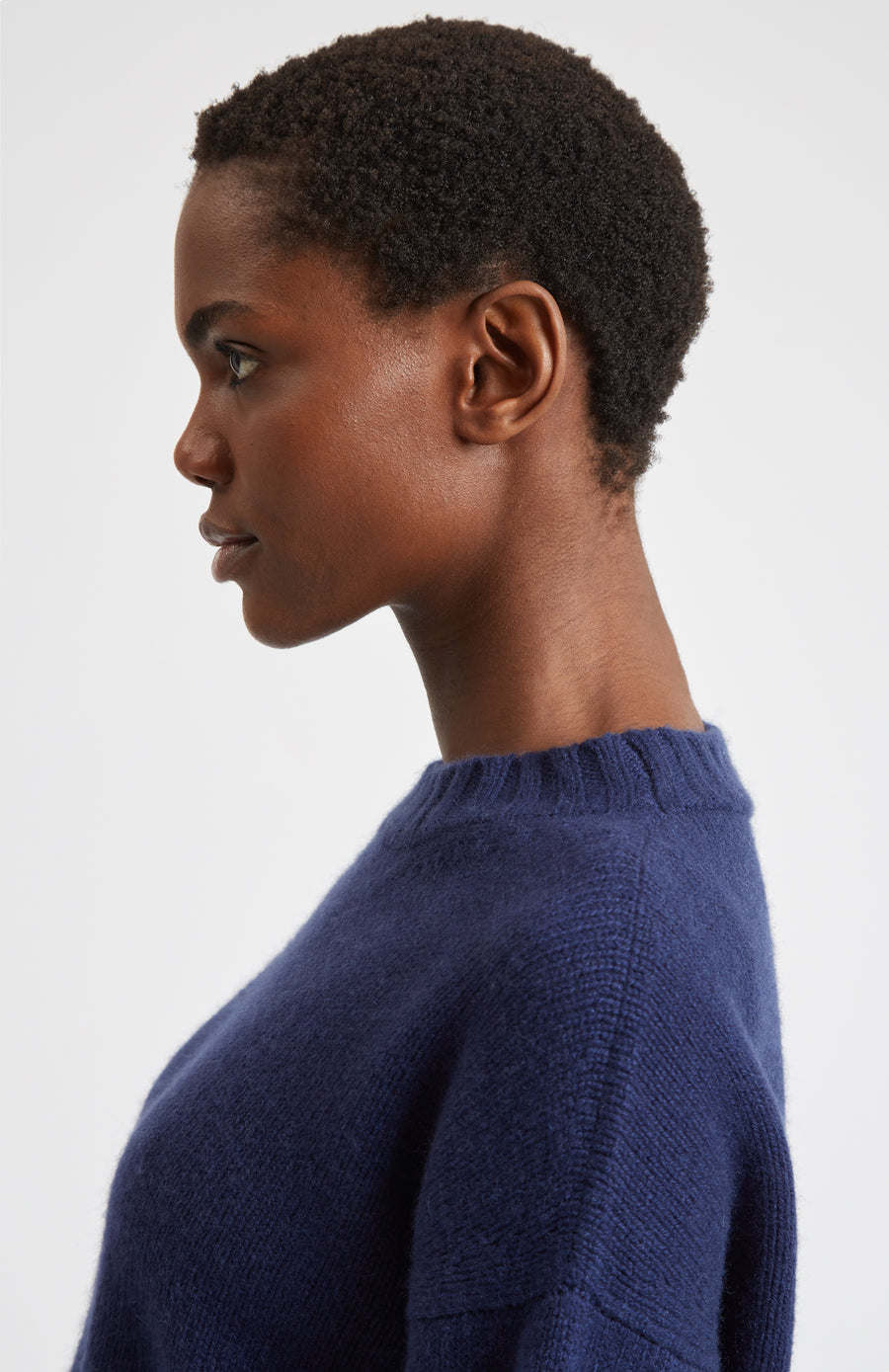 Women's Navy Round Neck Cropped Cosy Cashmere Jumper neck detail - Pringle of Scotland