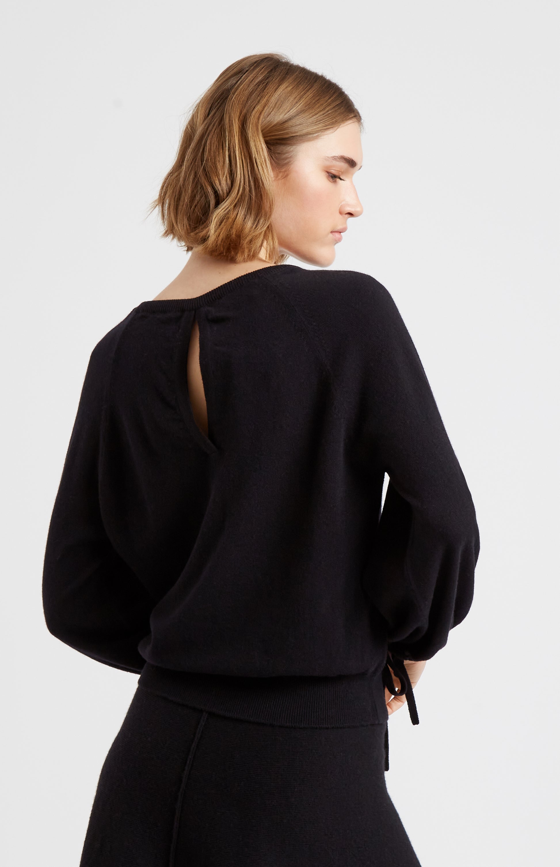 Pringle of Scotland Lightweight Round Neck Cashmere Jumper In Black rear view