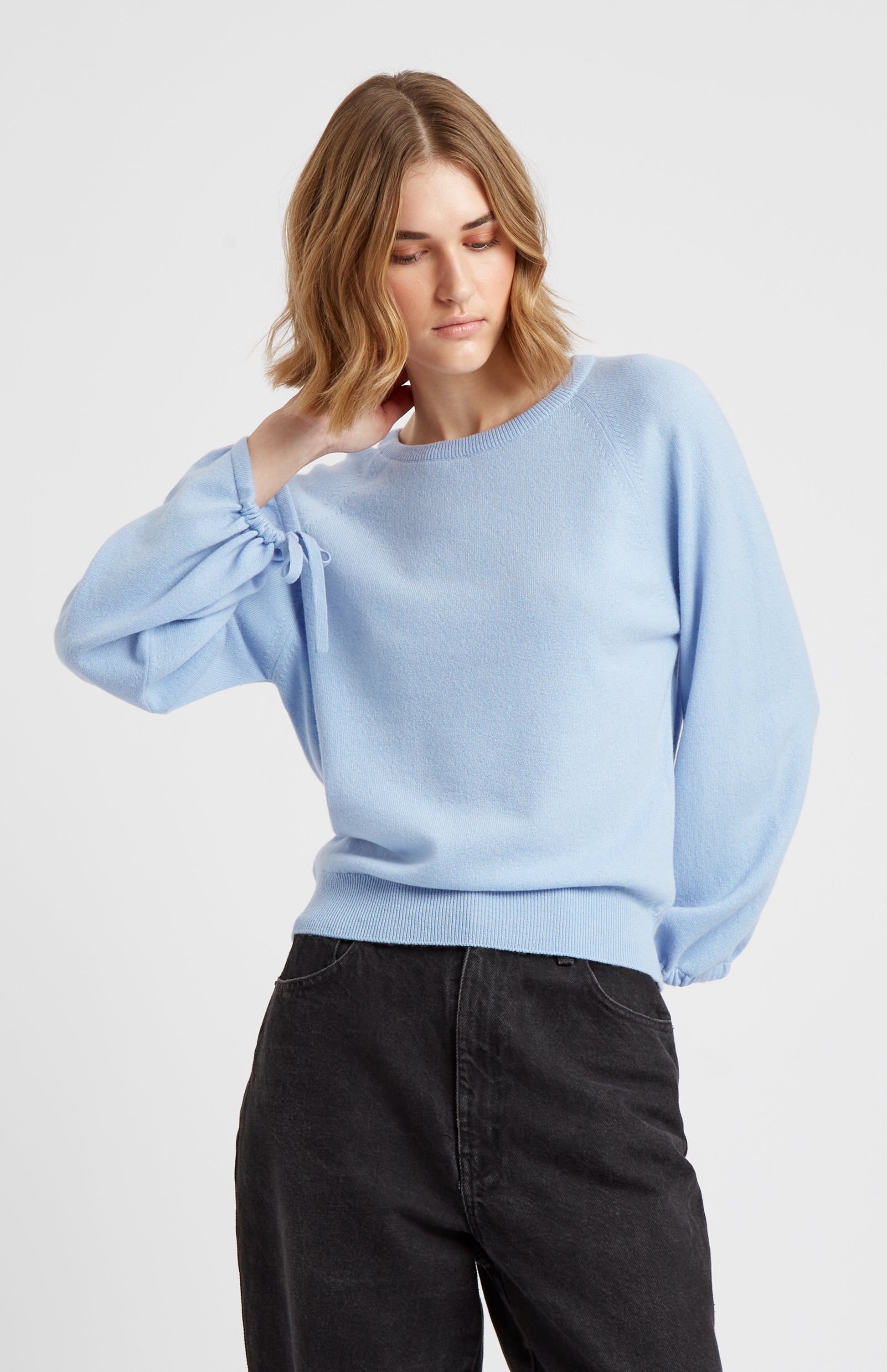 Pringle of Scotland Lightweight Round Neck Cashmere Jumper In Mirage on model