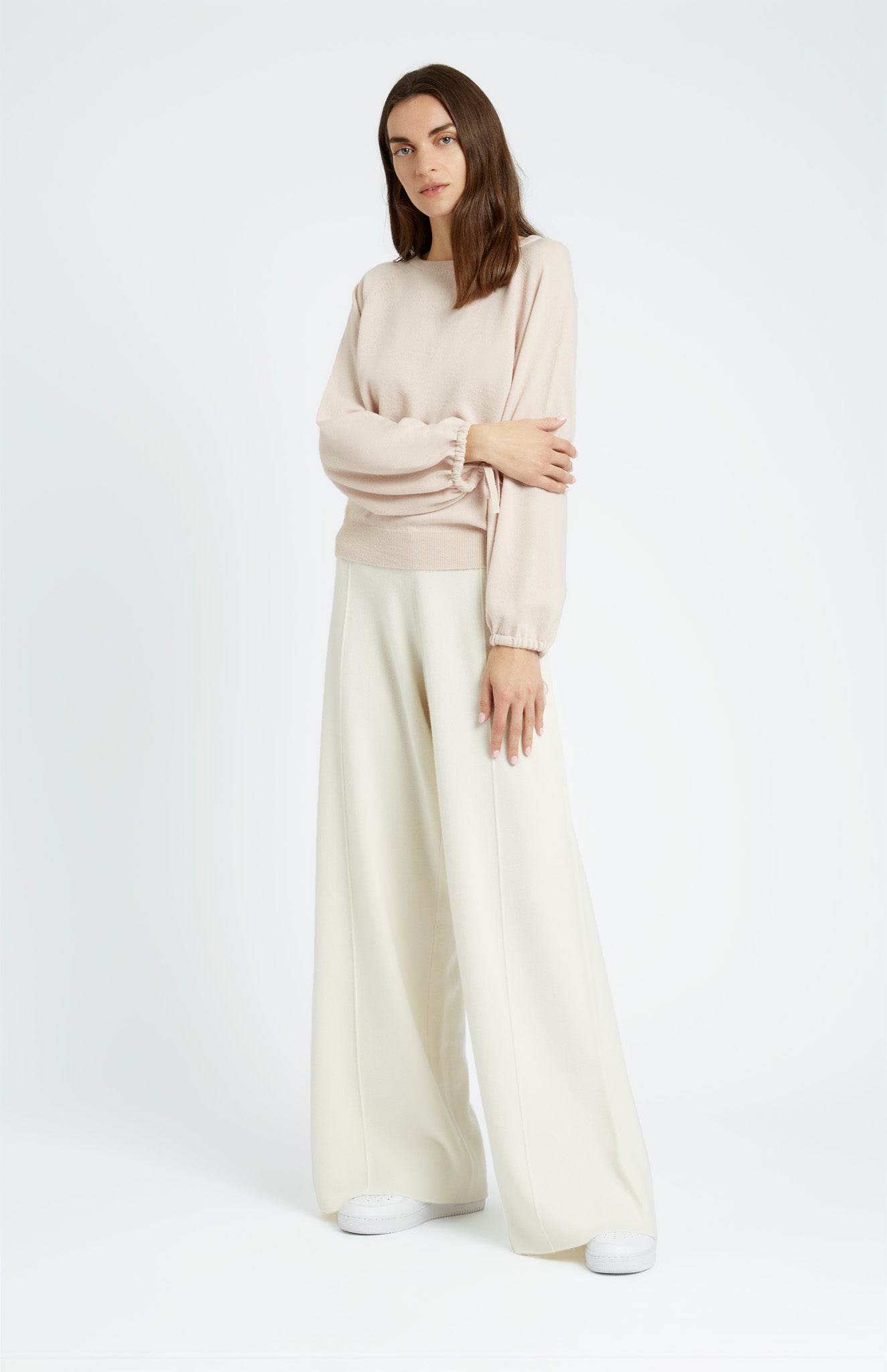 Lightweight Round Neck Cashmere Jumper in Pink on model full length - Pringle of Scotland