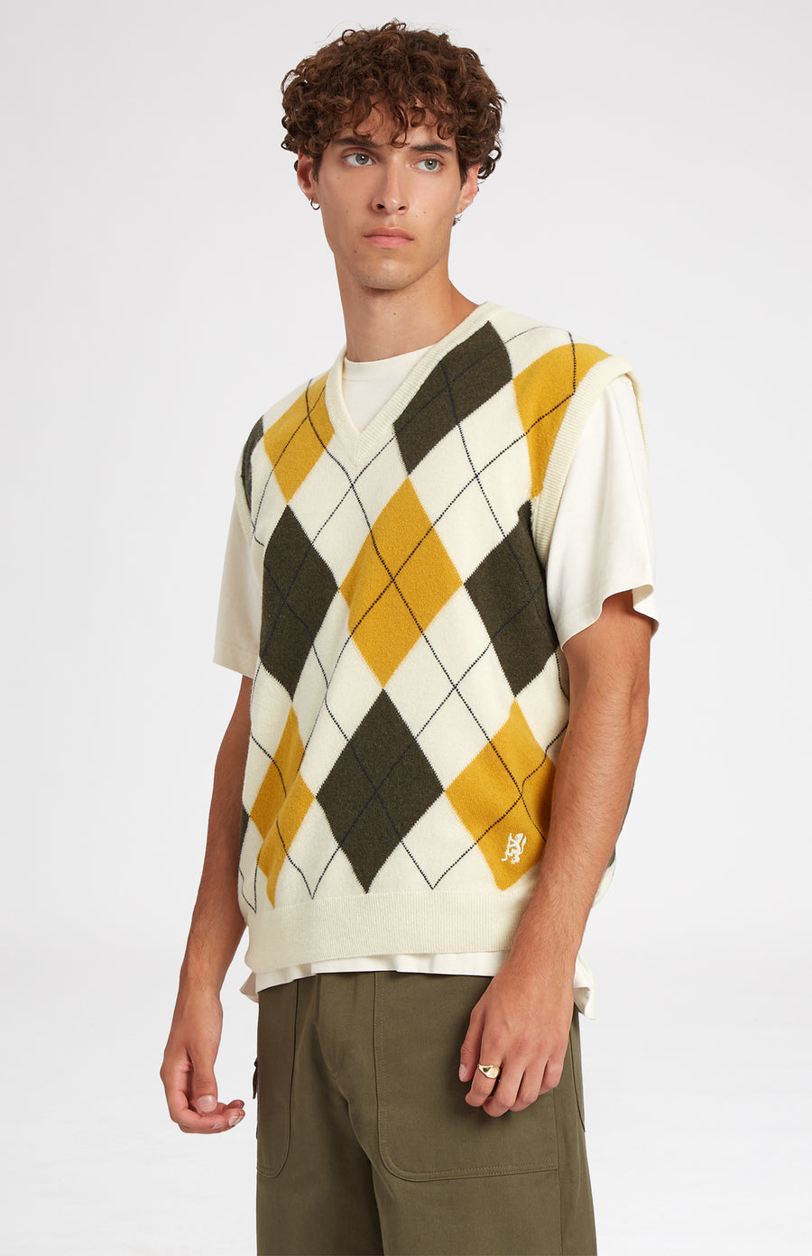 Unisex heritage argyle golf sleeveless jumper in Ivory & Mustard on model - Pringle of Scotland