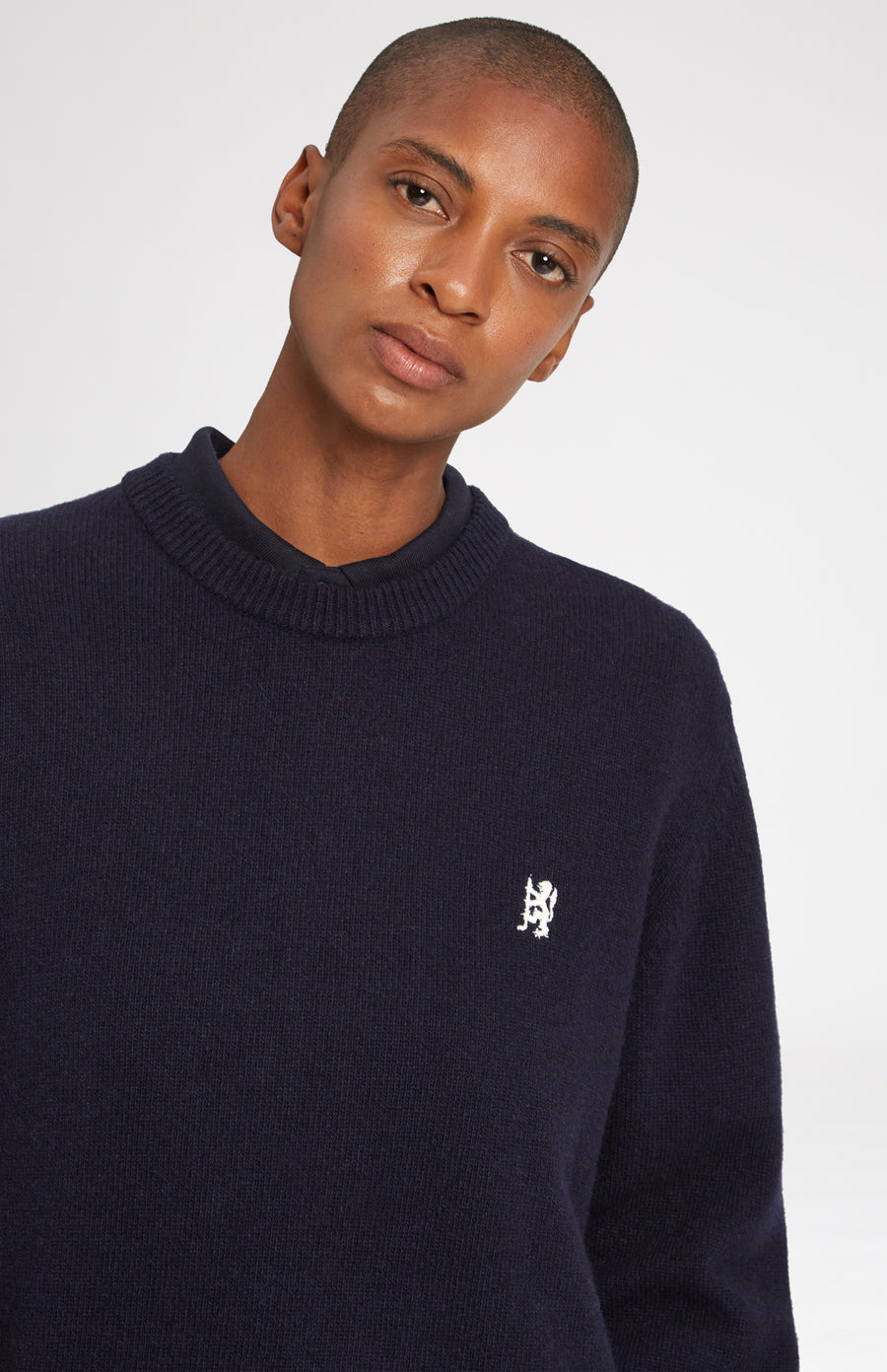 Round Neck Lambswool Golf Jumper In Navy neck detail - Pringle of Scotland