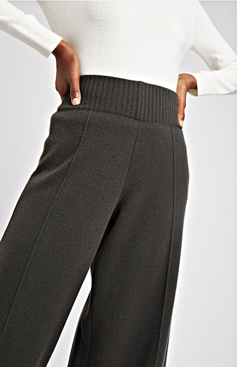 Women's Dark Khaki Cashmere Blend Trousers waist detail - Pringle of Scotland