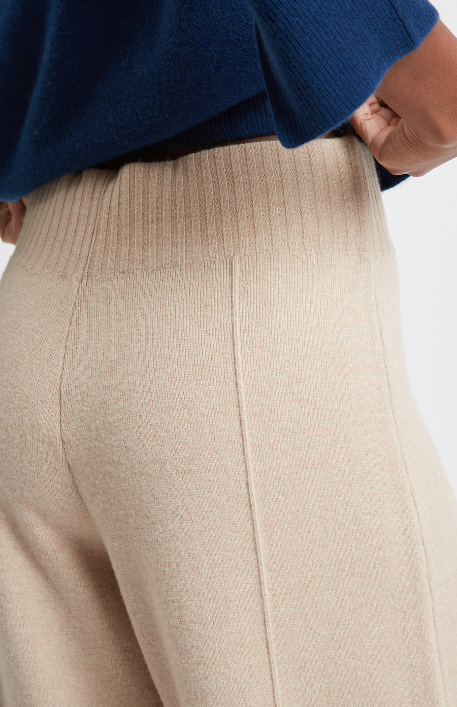 Women's Honey Cashmere Blend Trousers waist detail - Pringle of Scotland 