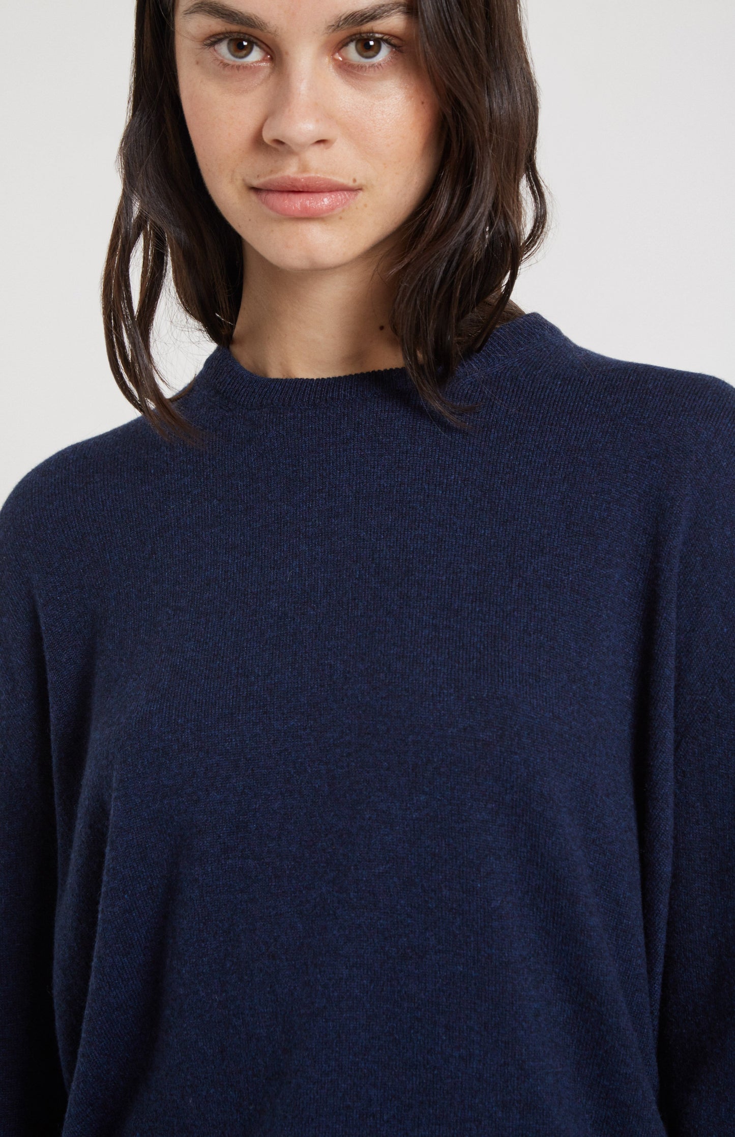 Women's Round Neck Cashmere Jumper In Inkwell Navy close up neck - Pringle of Scotland