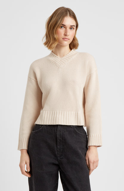 V Neck Chunky Cashmere Jumper In Light Natural