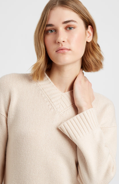 V Neck Chunky Cashmere Jumper In Light Natural