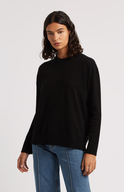 Round Neck Cashmere Jumper In Black - Pringle of Scotland