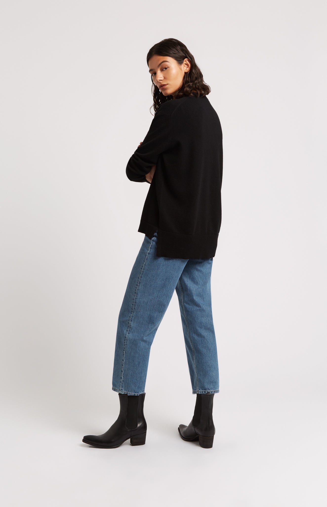 Round Neck Cashmere Jumper In Black