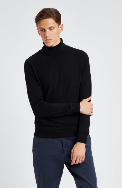 Scottish Cashmere Roll Neck Jumper In Black