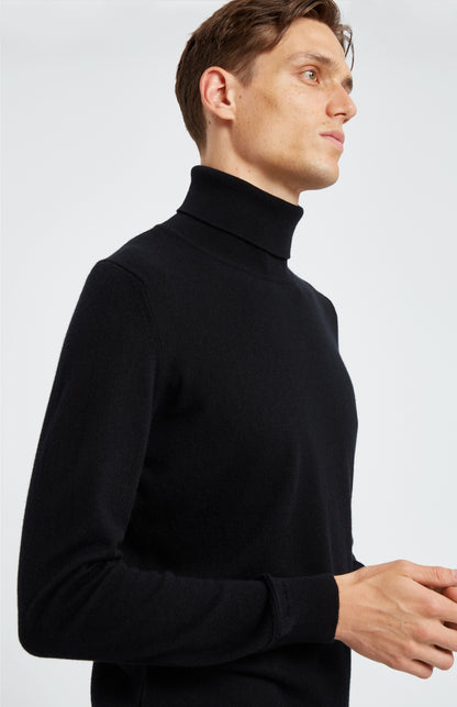 Scottish Cashmere Roll Neck Jumper In Black